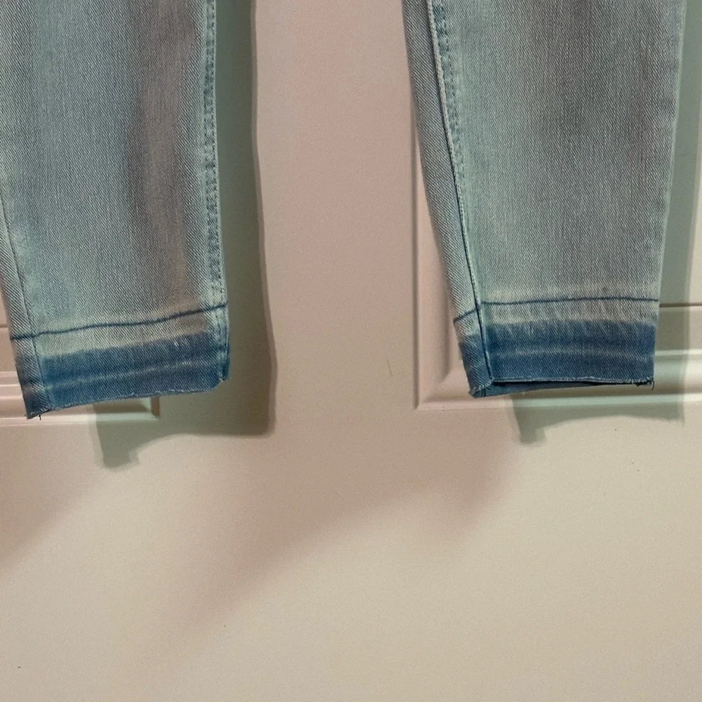 Old Navy Rockstar Women's Size 6 Light Blue Super Skinny Jeans